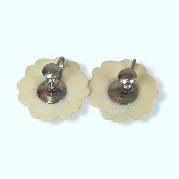 Vintage Off-White Molded Floral Earrings - Picture 4 of 6